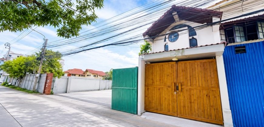 ถนนสุขุมวิท 62-68 บ้าน 2ชั้น AIRBNB โฮมออฟฟิศ 7นอน 4น้ำ ใกล้ BTS อุดมสุข 390 ม. พื้นที่ 56 ตร.ว. 300ตรม.