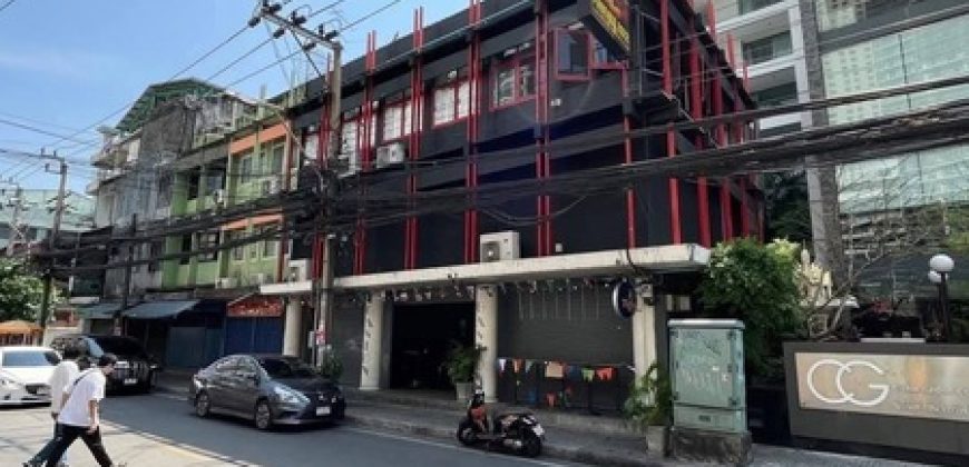 ขาย อาคารพาณิชย์ 3 คูหาติดกัน ทำเลทอง ซอย สุขุมวิท 22 เหมาะทำร้านอาหาร/คาเฟ่ /บาร์/ Office /Hostel
