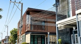 MRTแยกลำสาลี 800 ม. กรุงเทพกรีฑา5-7-9 บ้านเดี่ยว 2 ชั้นหลังมุม 4นอน 40 ตร.วา. 3 น้ำ พร้อมเฟอร์ฯ . รร.นานาชาติเวลลิงตัน 2.6 กม