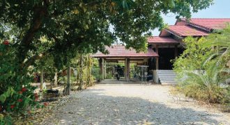 บ้านพร้อมที่ดิน ติดถนนหลัก ราคาถูกมาก เดินทางสะดวก เนื้อที่ 1 ไร่ 130 ตรว ต.ม่วงน้อย อ.ป่าซาง จ.ลำพูน