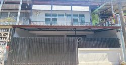 ขาย ทาวน์เฮาส์รีโนเวทใหม่พร้อมอยู่ในซอยรัชดา 32 บนทำเลใจกลางเมือง เดินทางสะดวกใกล้ถนนรัชดาภิเษก ลาดพร้าว และ MRT ภาวนา| รหัส 93353