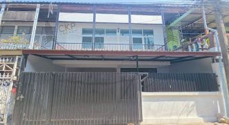 ขาย ทาวน์เฮาส์รีโนเวทใหม่พร้อมอยู่ในซอยรัชดา 32 บนทำเลใจกลางเมือง เดินทางสะดวกใกล้ถนนรัชดาภิเษก ลาดพร้าว และ MRT ภาวนา| รหัส 93353
