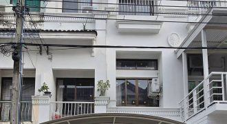 BH4137 ให้เช่าทาวน์โฮม บ้านกลางเมือง รัชดา-เหม่งจ๋าย 2 บ้านตกแต่งใหม่ เฟอร์ครบ เลี้ยงสัตว์ได้ ใกล้โรงเรียนนานาชาติ
