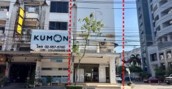 ขายอาคารพาณิชย์ หลังมุม พื้นที่ 25 ตารางวา ถนนอินทราภรณ์ แขวงพลับพลา เขตวังทองหลาง กทม. อาคารสูง 4.5 โครงสร้างแข็งแรง