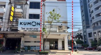 ขายอาคารพาณิชย์ หลังมุม พื้นที่ 25 ตารางวา ถนนอินทราภรณ์ แขวงพลับพลา เขตวังทองหลาง กทม. อาคารสูง 4.5 โครงสร้างแข็งแรง