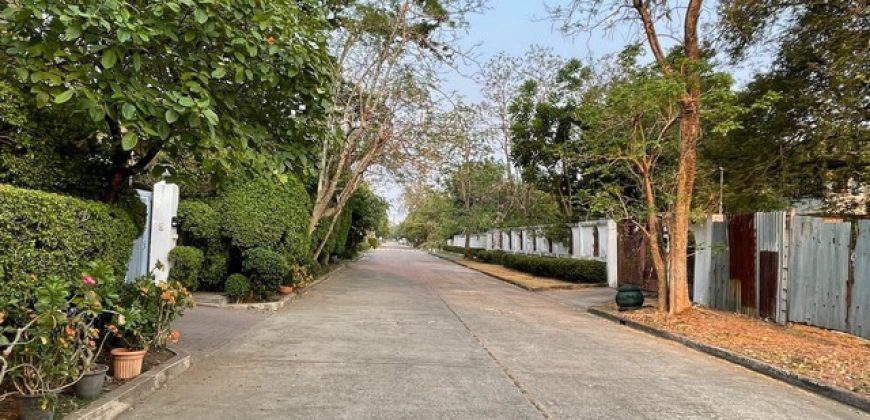 พื้นที่ดิน – 54000000 thb ใกล้กับ ใกล้ถนนศรีนครินทร์ และสวนหลวง ร.9 ทำเล-ทอง