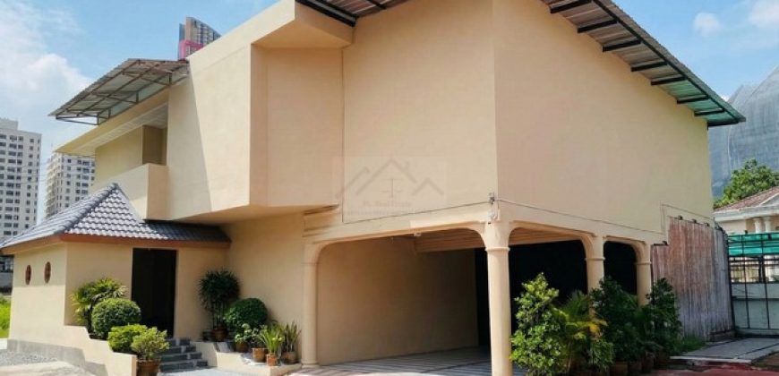 บ้าน – 3 BEDROOM 3 BR ขนาดพื้นที่ 70 SQ.WA 3 NGAN 0 ไร่ 120000 THAI BAHT ใกล้ ใกล้ทางด่วน BTS อารีย์ ห้าง Villa market พร้อมเข้าอยู่