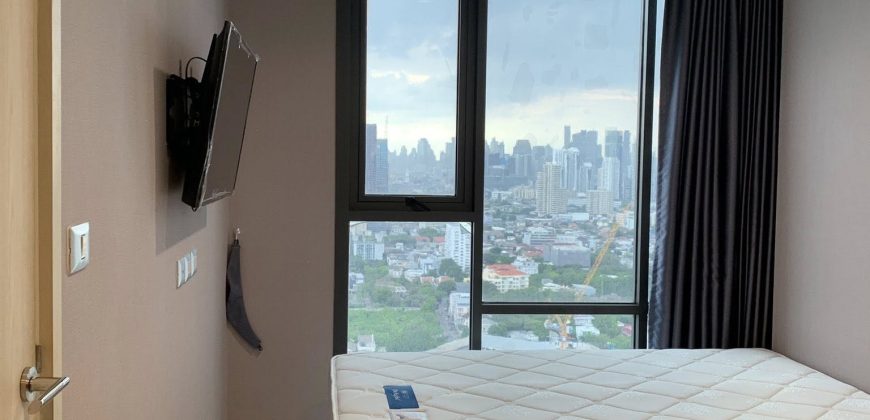 Rhythm Sukhumvit 42 spacious comfortable peaceful 34th floor BTS Ekkamai