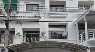 ให้เช่าทาวน์โฮม 3 ชั้นครึ่ง บ้านกลางเมือง 2 เหม่งจ๋าย ซอยสหการประมูล ตกแต่งใหม่ เฟอร์ครบ