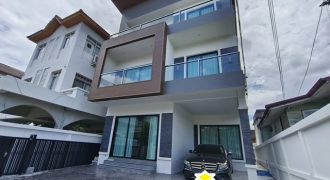 ขายบ้านเดี่ยว 3 ชั้น สร้างใหม่ 330 ตรม. 4 ห้องนอน สุขุมวิท 65 เอกมัย ใกล้ BTS เอกมัย