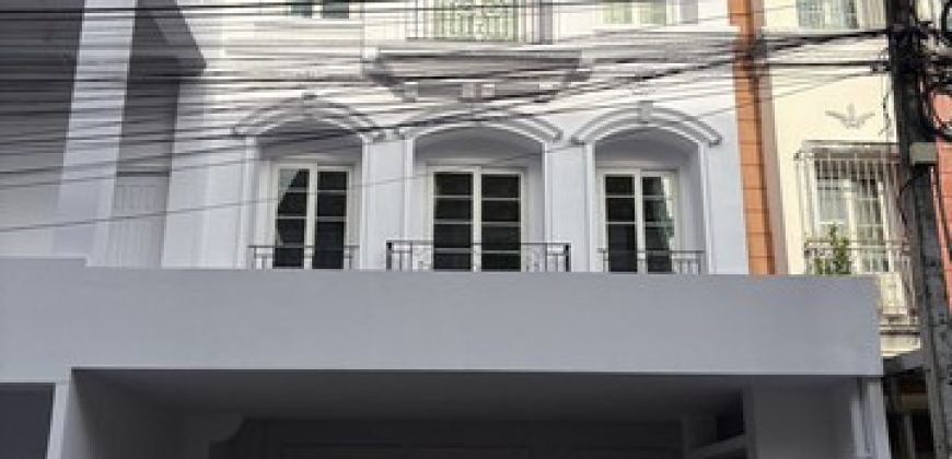 ให้เช่าทาวโฮม 3ชั้น ในหมู่บ้าน Urban Sathorn ติดถนนใหญ่ ราชพฤกษ์ ไกล้รถไฟฟ้า BTS บางหว้า