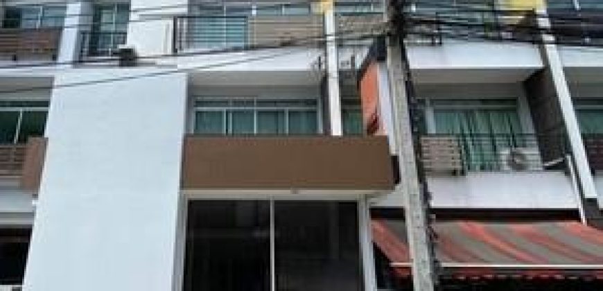 HR 10043 โฮมออฟฟิศ โครงการบิสทาวน์ ลาดพร้าว 4 ห้องนอน 4 ห้องน้ำ เฟอร์นิเจอร์พร้อมใช้งาน เดินถึง สถานี BTS