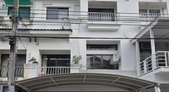 HR 10044 ให้เช่าทาวน์โฮม 3 ชั้นครึ่ง บ้านกลางเมือง 2 เหม่งจ๋าย ซอยสหการประมูล ตกแต่งใหม่ เฟอร์ครบ
