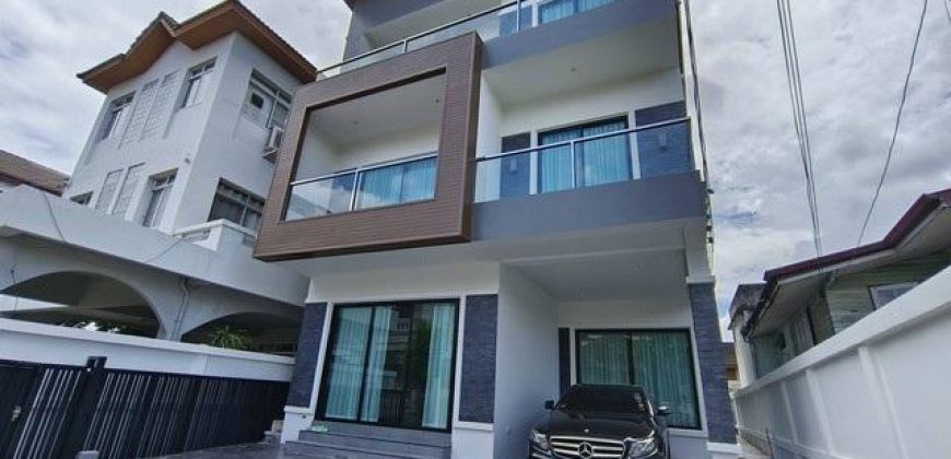 ขายบ้านเดี่ยว3ชั้น50ตร.ว ซอยสุขุมวิท65เอกมัยพร้อมเฟอร์นิเจอร์และเครื่องใช้ไฟฟ้าครบ ใกล้ BTS เอกมัย