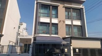 HR10051 ให้เช่าทาวน์โฮม 3 ชั้น 3 ห้องนอน บ้านกลางเมือง โชคชัย 4 ซอย 50 ทำเลดี ใกล้เซ็นทรัลอีสวิว