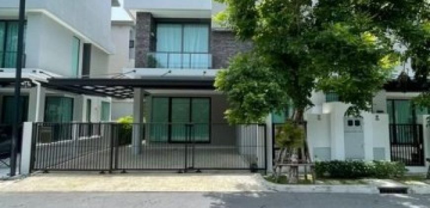 ขายบ้านเดี่ยว 3 ชั้น Super Luxury Villa โครงการบ้านกลางเมือง คลาสเซ่ เอกมัย-รามอินทรา (Baan Klang Muang Classe Ekkamai-Ramintra)