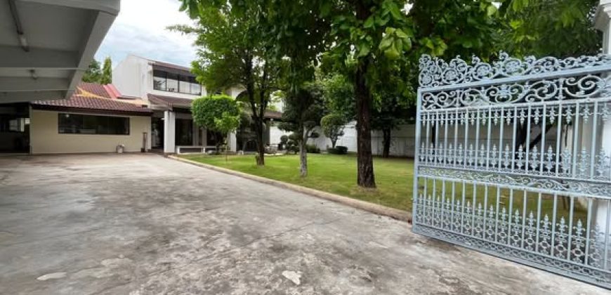ขายบ้านเดี่ยว 2 ชั้น 220 ตรว. หมู่บ้านปัญญา พัฒนาการ30 ติดถนนเมนโครงการ แปลงสี่เหลี่ยมผืนผ้า สวยมาก