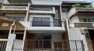 ขายทาวน์โฮม 3 ชั้น 25 ตรว. หมู่บ้านเกษมสันต์ 1 ลาดพร้าว71 นาคนิวาส สังคมสงเคราะห์ ติดเลียบด่วน ใกล้ Central Eastville รีโนเวทใหม่ทั้งหลัง