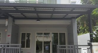 ให้เช่าทาวน์โฮม 3 ชั้น 3 ห้องนอน บ้านกลางเมือง เออบาเนียน ศรีนครินทร์ 46-1 หลังมุมในสุดมีพื้นที่ด้านข้าง ใกล้ MRT สายสีเหลือง