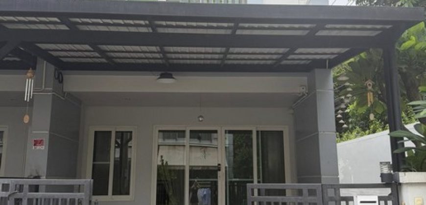 ให้เช่าทาวน์โฮม 3 ชั้น 3 ห้องนอน บ้านกลางเมือง เออบาเนียน ศรีนครินทร์ 46-1 หลังมุมในสุดมีพื้นที่ด้านข้าง ใกล้ MRT สายสีเหลือง