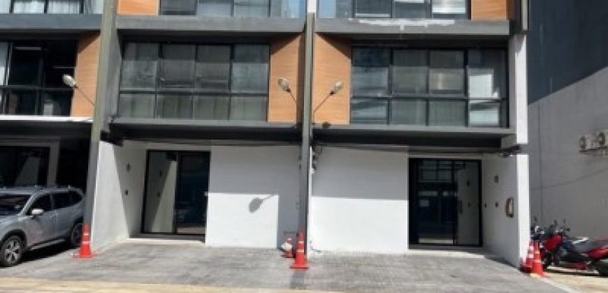 HR 10080 ให้เช่าขายโฮมออฟฟิศ 5 ชั้น 760 ตร.ม. The Pride สุขุมวิท 77 อ่อนนุช 30 สไตล์ Modern Luxury Loft พร้อมลิฟต์ส่วนตัว