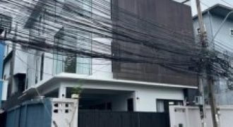 BR 1865 ให้เช่าสำนักงาน 3 ชั้นซอย 20 มิถุนา ย่านสุทธิสาร 5 ห้องทำงาน 5 ห้องน้ำ แอร์ 6 ตัว ใกล้ MRT สุทธิสาร