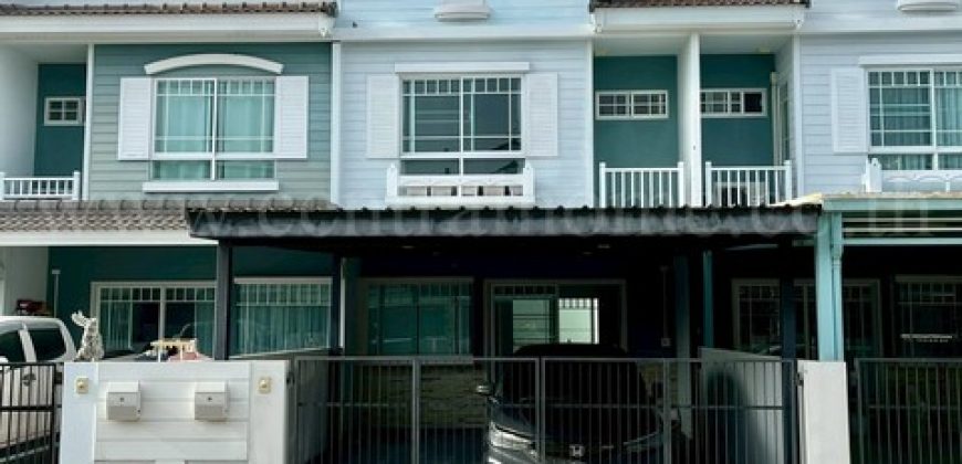 ขายด่วน ทาวน์เฮ้าส์ วิลลาจจิโอ อยุธยา – บางปะอิน บ้านสวย ต่อเติมหลังคาที่จอดรถ