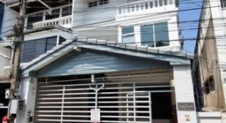 For Sale ขายบ้านรัชดา 19 ลาดพร้าว 18 หมู่บ้านอยู่เจริญพัฒนา 3 ชั้น 7 ห้องนอน 33 ตารางวา