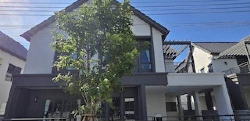 BH4252 ขายและให้เช่า บ้านเดี่ยว 2 ชั้น Centro บางนา Phase 2 บ้านหรูพร้อมอยู่ 4 ห้องนอน ใกล้ Mega Bangna IKEA และโรงเรียนนานาชาติ