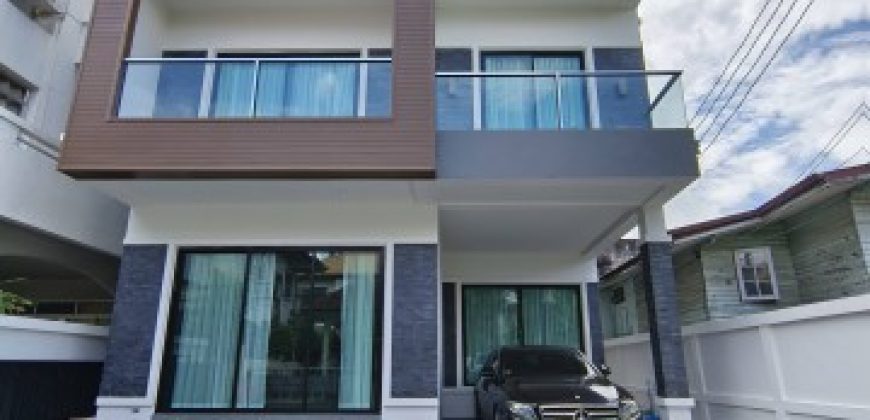BH4131 ขายและให้เช่าบ้านเดี่ยว 3 ชั้น สุขุมวิท 65 เอกมัย บ้านใหม่หรู พร้อมเฟอร์นิเจอร์ ใกล้ BTS เอกมัย