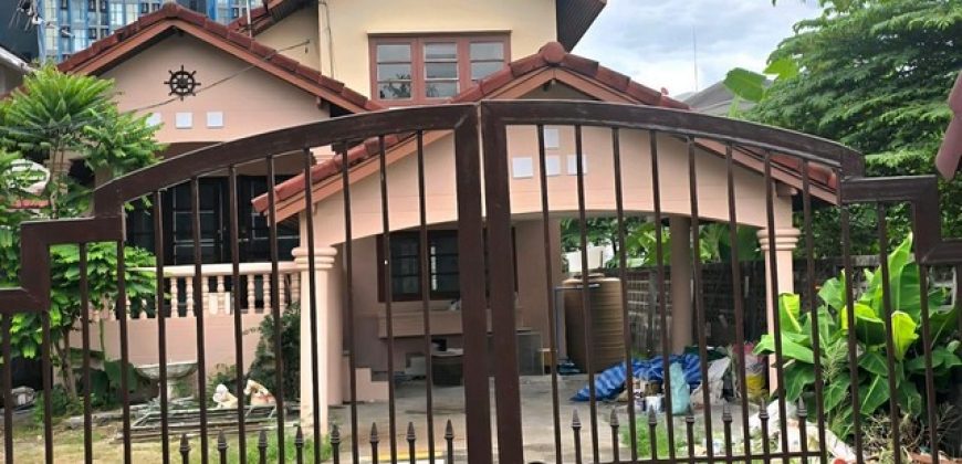ให้เช่า บ้านเดี่ยว 2 ชั้น 100 ตรว. 4 ห้องนอน ถนนรามอินทรา ใกล้แฟชั่นไอซ์แลนด์