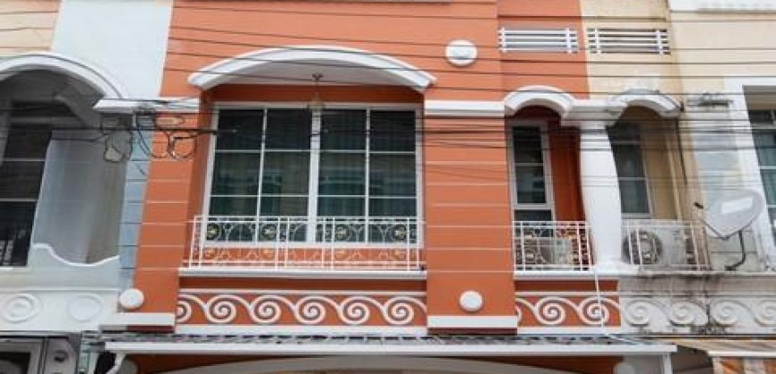 ให้เช่าทาวน์โฮม3ชั้น210ตร.มโครงการคริสตัลวิลล์ประดิษฐ์มนูธรรม19ตกแต่งพรีเมียมใกล้Central Eastville