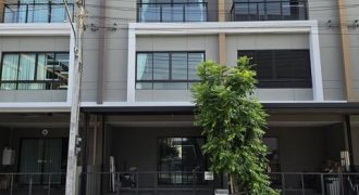 ให้เช่าทาวน์โฮม3ชั้น4นอนโครงการพรีเมียมเพลสพหลโยธิน-รามอินทราบ้านหลังใหญ่ติดถนนเมนใกล้BTSสายหยุด