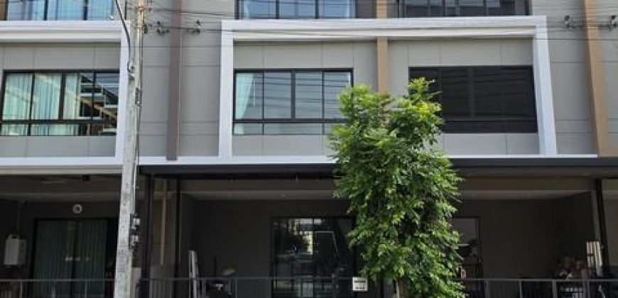 ให้เช่าทาวน์โฮม3ชั้น4นอนโครงการพรีเมียมเพลสพหลโยธิน-รามอินทราบ้านหลังใหญ่ติดถนนเมนใกล้BTSสายหยุด