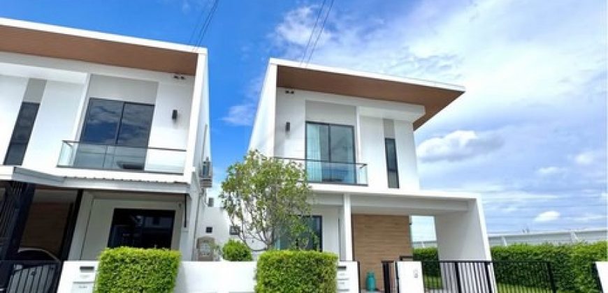 ให้เช่าบ้านแฝดหลังมุม 3 ห้องนอน โคโม่ เบียงก้า บางนา Como Bianca สไตล์ Minimal Eco Living ใกล้เมกะบางนาและวงแหวนกาญจนา