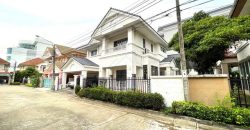 ให้เช่าบ้านเดี่ยว 2 ชั้น 65 ตรว. 3 ห้องนอน บ้านกรองทอง พัฒนาการ 32 ใกล้ทองหล่อ 5 กม. เหมาะอยู่อาศัยหรือทำโฮมออฟฟิศ **เลี้ยงสัตว์ได้