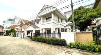 ให้เช่าบ้านเดี่ยว 2 ชั้น 65 ตรว. 3 ห้องนอน บ้านกรองทอง พัฒนาการ 32 ใกล้ทองหล่อ 5 กม. เหมาะอยู่อาศัยหรือทำโฮมออฟฟิศ **เลี้ยงสัตว์ได้
