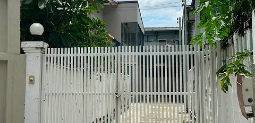 ให้เช่าบ้านเดี่ยว 2 ชั้น 54 ตรว. 4 ห้องนอน ย่านสุทธิสาร ห้วยขวาง ซอยโชคอำนวย ใกล้ MRT สุทธิสาร