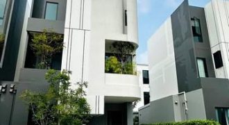ให้เช่าบ้าน Pool Villa 3 ชั้น 250 ตร.ม. ซอยลาดกระบัง 1ก-7 ใกล้สนามบินสุวรรณภูมิ