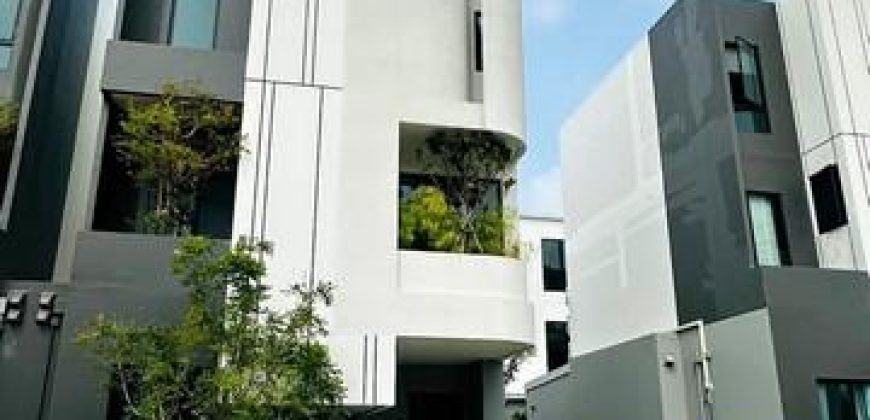 ให้เช่าบ้าน Pool Villa 3 ชั้น 250 ตร.ม. ซอยลาดกระบัง 1ก-7 ใกล้สนามบินสุวรรณภูมิ