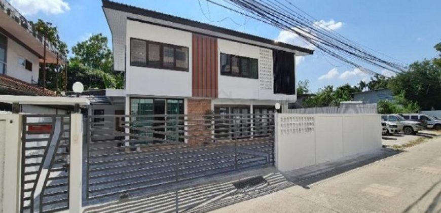 ให้เช่าบ้านเดี่ยว 2 ชั้น 92 ตรว. ย่านโชคชัย 4 ซอย 83 ลาดพร้าววังหิน เสนานิคม ใกล้เลียบด่วน รีโนเวทใหม่ เหมาะอยู่อาศัยและทำโฮมออฟฟิศ