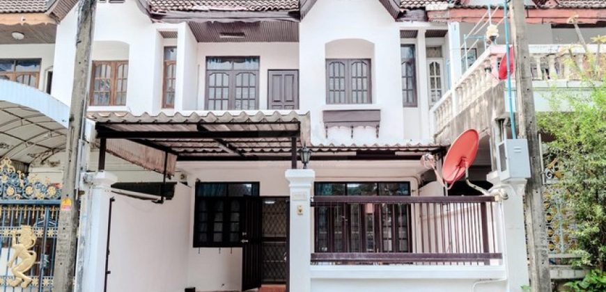 ให้เช่าทาวน์โฮม 2 ชั้น 4 ห้องนอน ซอยประชาราษฎร์บำเพ็ญ 20 ห้วยขวาง พร้อมเฟอร์นิเจอร์ ทำออฟฟิศได้