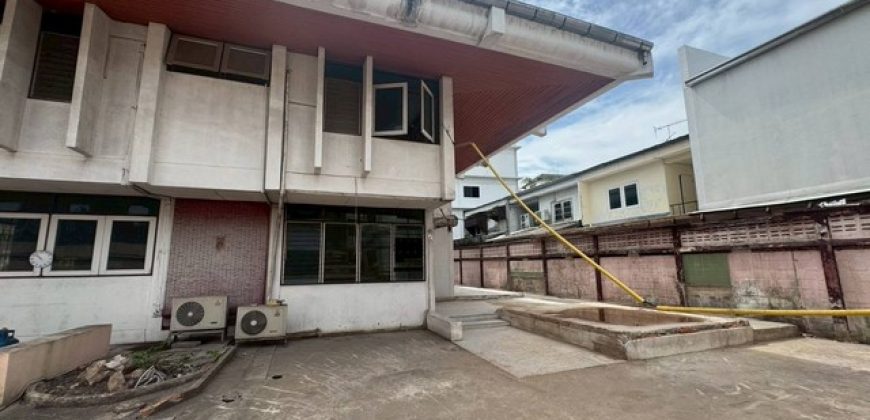 ให้เช่าที่ดินพร้อมบ้าน 131 ตรว สุขุมวิท71 ปรีดี 14 ใกล้BTS พระโขนง ตัวบ้านและที่ดินเคลียร์พื้นที่โล่งพร้อมเข้าปรับพื้นที่ให้เหมาะสมการใช้งาน