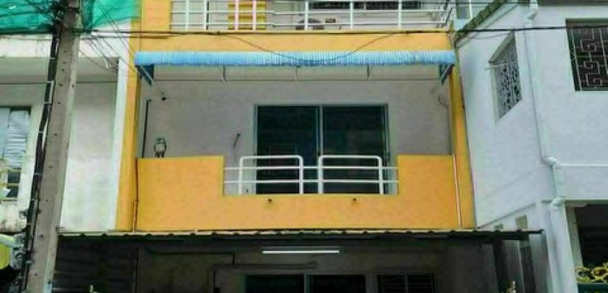 ให้เช่าทาวน์โฮม 4 ชั้น 220 ตรม. ลาดพร้าว 64 (เกตุนุติ 12) บ้านสวยเพิ่งรีโนเวทใหม่ เหมาะอยู่อาศัยหรือทำโฮมออฟฟิศ