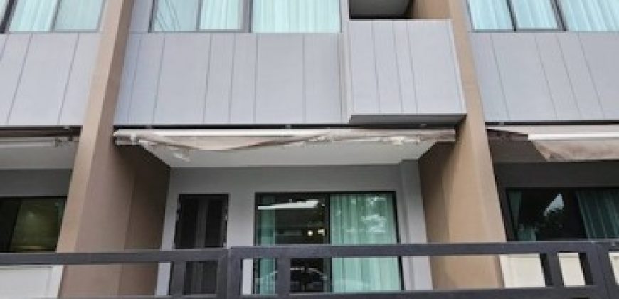 BH4282 ให้เช่า บ้านกลางเมือง พระราม 9 – กรุงเทพกรีฑา ทาวน์โฮม 3 ชั้น บ้านใหม่ พร้อมเฟอร์นิเจอร์ ใกล้ Brighton College และ Wellington College