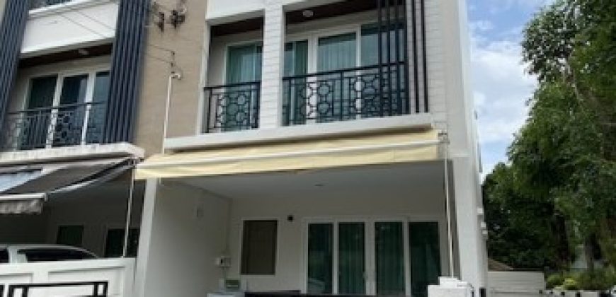 BH4321 ให้เช่าทาวน์โฮม 3 ชั้น บ้านกลางเมืองพระราม 9 มอเตอร์เวย์ หลังมุม ใกล้ทางด่วน