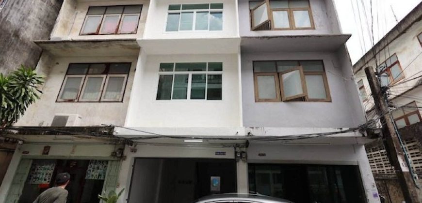 BH4340 ให้เช่าทาวน์เฮ้าส์ 4 ชั้น หลังมุม พร้อมดาดฟ้า ซอยสาทร 11 แยก 3 ใกล้ BTS เซนต์หลุยส์ รีโนเวทใหม่ทั้งหลัง