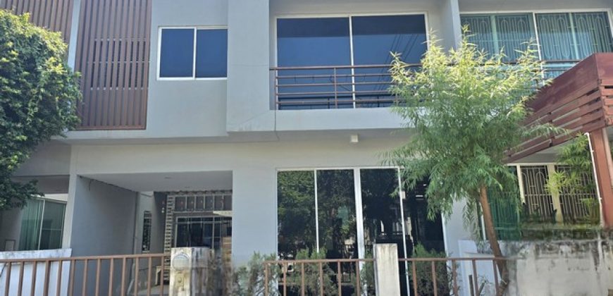 ให้เช่าทาวน์โฮม2ชั้น แปลงมุม 23ตรว. ใกล้แฟชั่นไอส์แลนด์