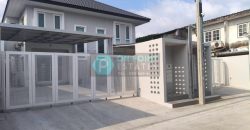 Detached House In On Nut 3 Bedrooms 3 Bathrooms for Rent (D2900)