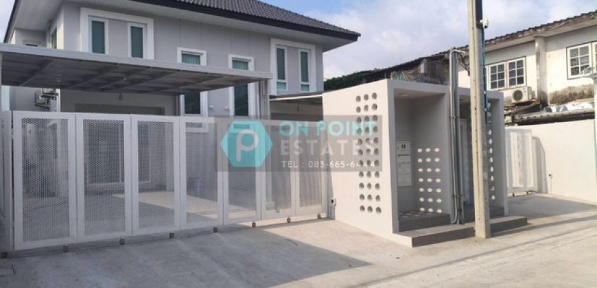 Detached House In On Nut 3 Bedrooms 3 Bathrooms for Rent (D2900)